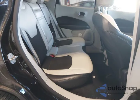 2017 Jeep New Compass Latitude Fwd z USA, uszkodzony, nr VIN 3C4NJCBBXHT669314